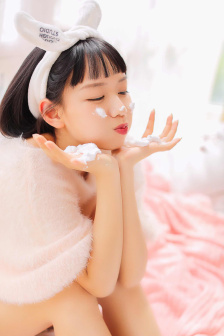 女生泳衣遮肚子